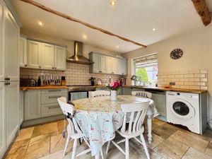Kitchen Diner- click for photo gallery